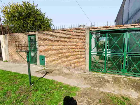 CASA 2 AMBIENTES EN VENTA QUILMES OESTE CON PATIO