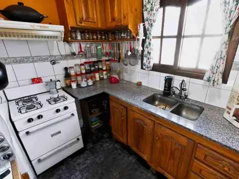 Casa 2 ambientes con 1 baño