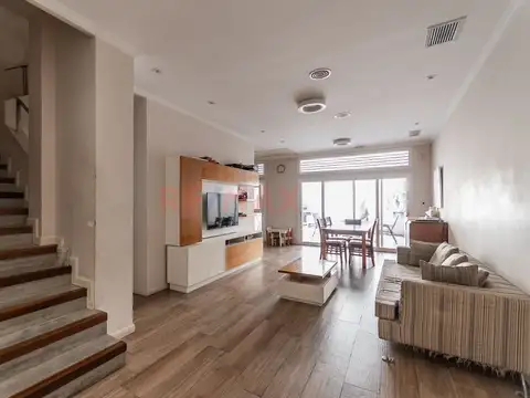 VENTA CASA 4 AMBIENTES C/ PATIO Y COCHERA-PATERNAL