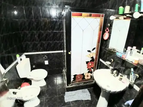 Venta casa (NUEVO VALOR) de 8 amb, 2 baños, 2 coc-com. a met