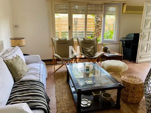 Vende Chalet de 2 dormitorios en La Barra.