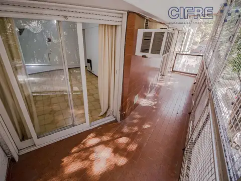 Departamento de 3 ambientes con balcón y cochera en Colegiales. lavadero indepte.