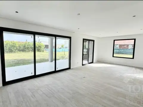 Casa 6 ambientes con 3 baños