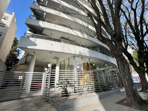 Espectacular departamento con cochera en alquiler, ubicado en la Isla de Olivos.