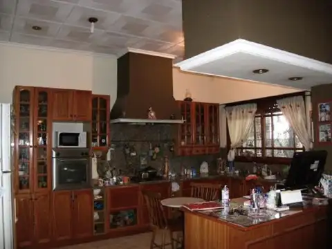 LOTE CON VIVIENDA EN EL CENTRO DE VILLA BALLESTER ZONIFICACION RM2