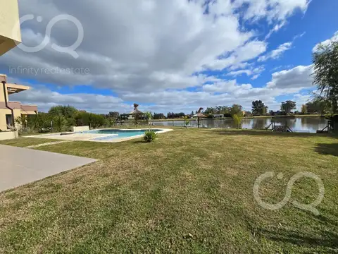 Casa en Alquiler con 1 cochera