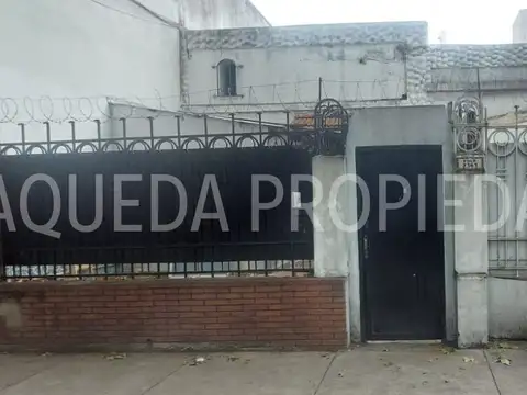 CASA CON GALPON 160 M2
