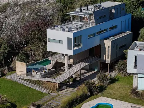 Casa 7 ambientes con 6 baños