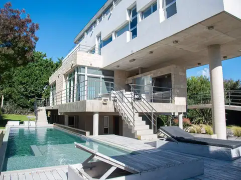 Casa en Venta en Carilo, USD 1.000.000