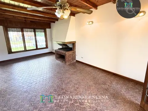 Casa 4 ambientes con 2 baños