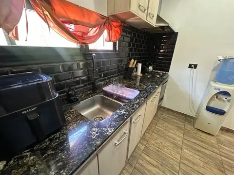 Casa 9 ambientes con 1 baño