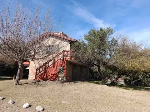 Casa 6 ambientes con 4 baños