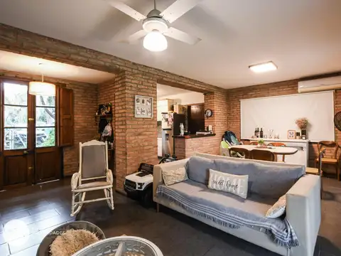 Casa en Venta con 2 cocheras