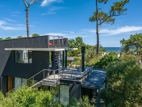 Casa en alquiler de 2 dormitorios con pileta en La Juanita 100