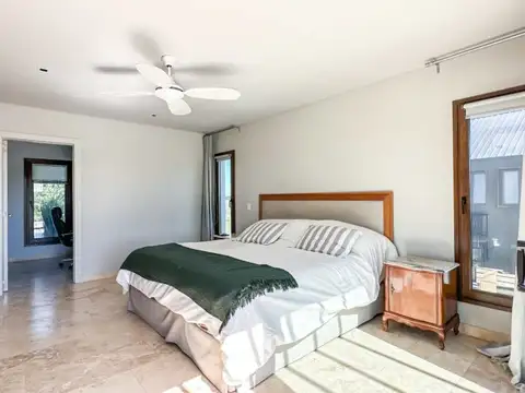 Casa en Venta con 4 cocheras