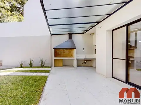 Casa en venta en Martinez, 5 amb en 3 plantas con jardín