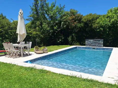 Casa práctica, abierta y luminosa