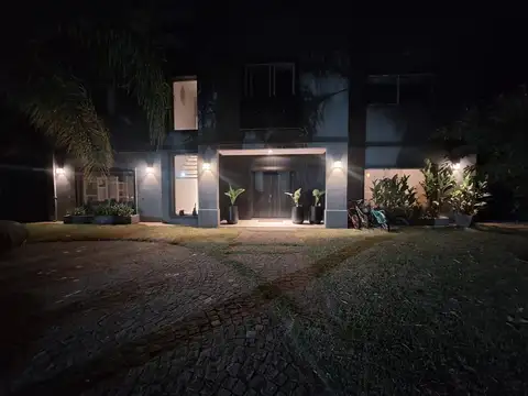 Casa en Venta con 5 cocheras