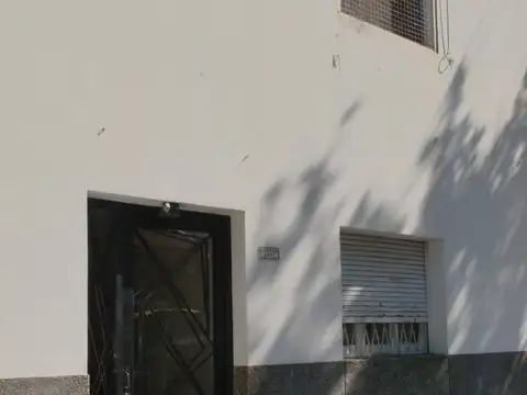 Departamento 3 ambientes 1 piso por escalera 