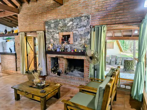 Casa 4 ambientes con 2 baños