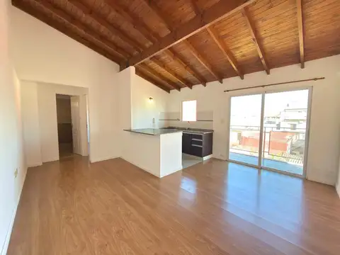 Departamento de 2 ambientes con balcon y cochera