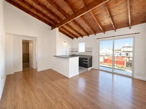 Departamento de 2 ambientes con balcon y cochera