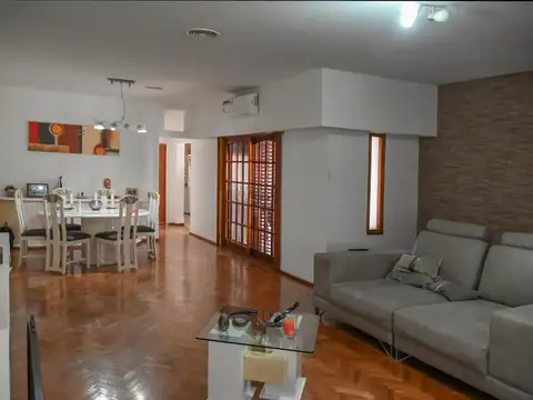 Venta - Casa de 5 ambientes en Villa Sarmiento - apto crédito - acepta permuta