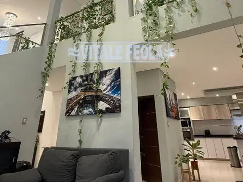Casa en Venta con 4 cocheras