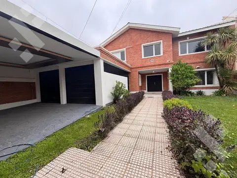 VENTA CASA NIVEL GERENCIAL 5 DORMITORIOS CALLE LOS CIPRESES 1600