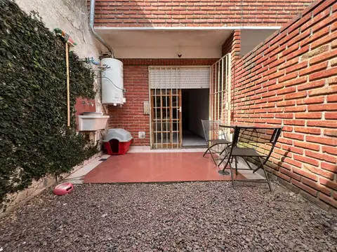 *HERMOSO DUPLEX DE 2 AMB. Y 1/2 CON PATIO Y LAVADERO