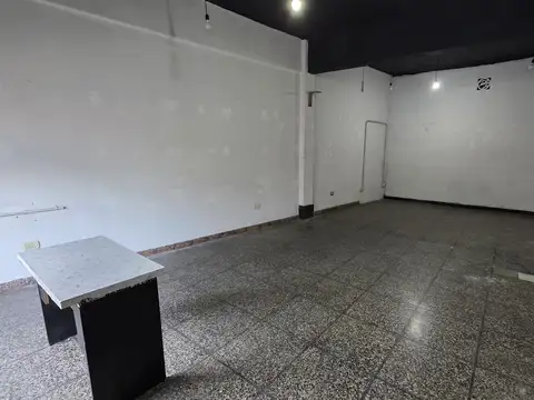 Local en Ezpeleta Este
