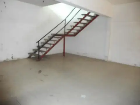 DEPOSITO COMERCIAL CON OFICINAS.VENTA FINANCIADA