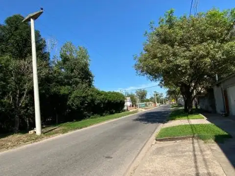 Casa 12 ambientes con 2 baños