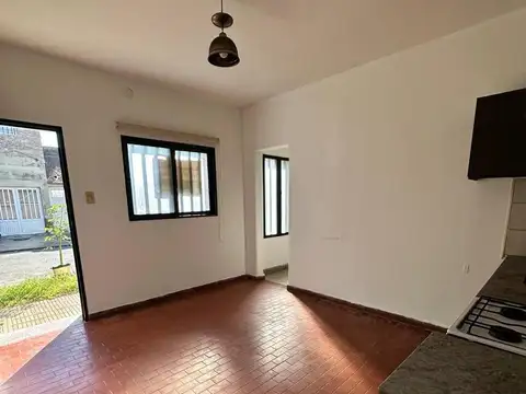 Casa 2 ambientes con 1 baño