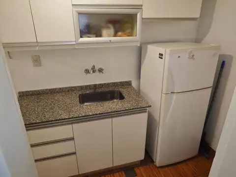Oficina en Alquiler, 2 ambientes, apto profesional. Balcón frances. Cuenca 3400. Villa del Parque.