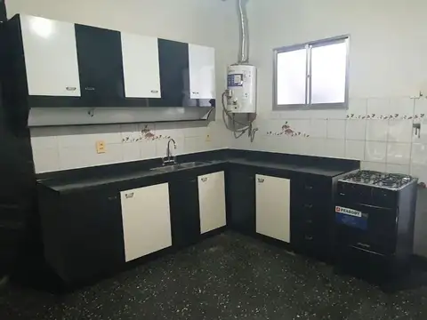 Departamento PH con patio sin expensas apto mascotas en Alquiler en Sáenz Peña, Provincia de Buenos Aires