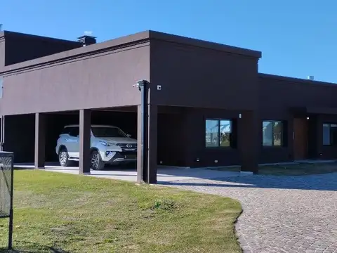 Casa en venta - 5 Dormitorios 2 Baños - Cochera - 2.000Mts2 - Luján