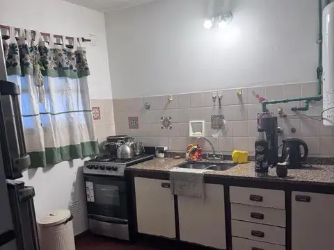 CASA EN VENTA -4 AMBIENTES