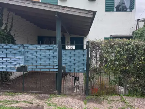 CASA EN VENTA -4 AMBIENTES
