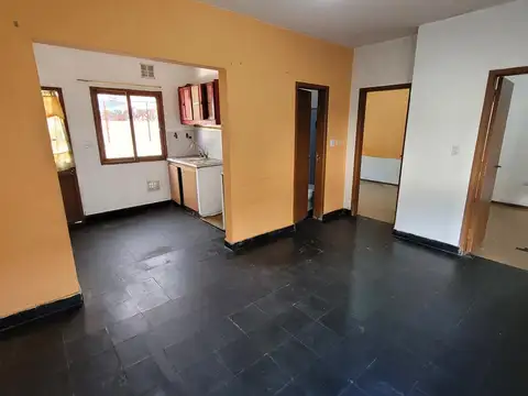 Casa Ph en venta tres ambientes con patio - Morón
