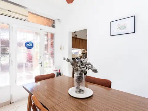 VENTA CASA  4 AMB  LANUS CON QUINCHO PATIO LOCAL