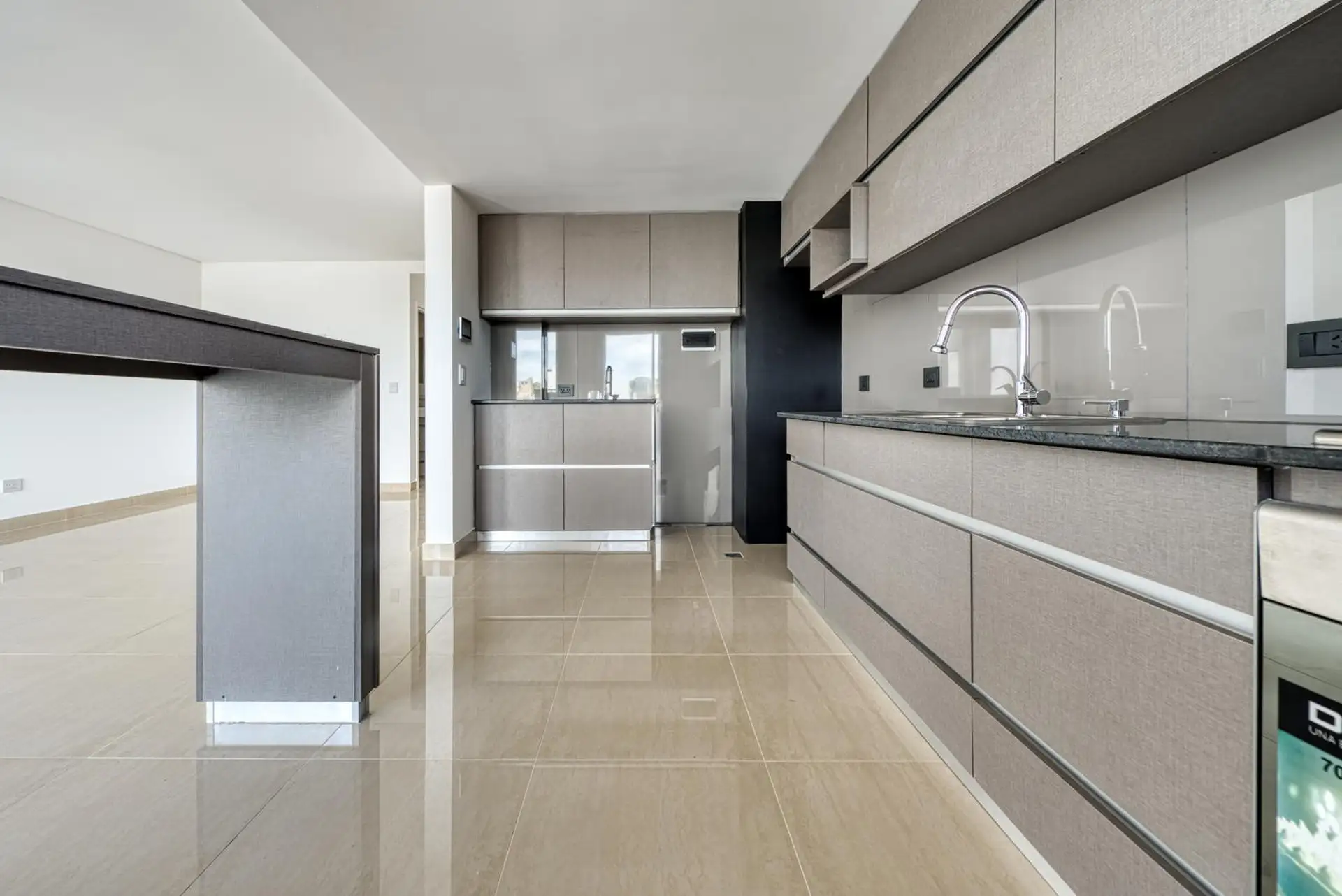 Depto 3 amb, 85m² a estrenar con cochera — Zona Guemes