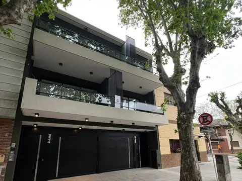 Villa Luro. Pola 900 TRIPLEX/PH 4 AMB. 2 COCHERAS BALCON Y PATIO