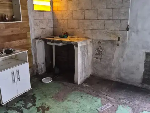 ARECO - Lote de 390 sobre asfalto con casita