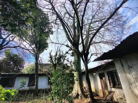 Casa 11 ambientes con 2 baños