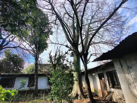 Casa 11 ambientes con 2 baños