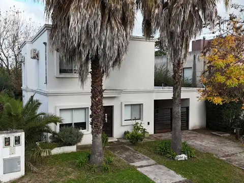 Casa con Galeria y Parrilla 4 Dormitorios - Jardines de Escobar