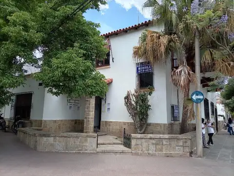 Casa 8 ambientes con 4 baños