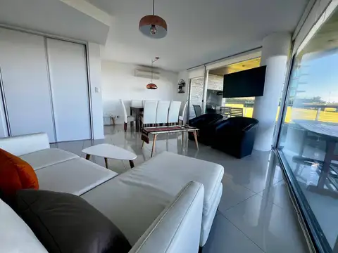 Apartamento en alquiler anual primera linea mansa