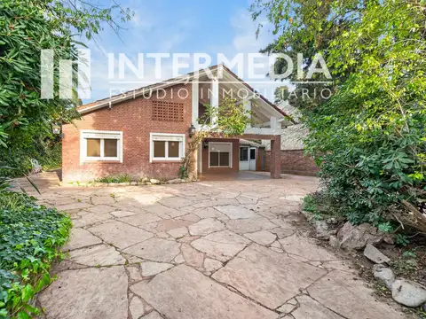 Casa Con Pileta En San Isidro, 6 Ambientes.